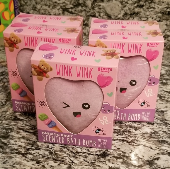 Wink Wink Scented Bath Bomb - Picture 1 of 1